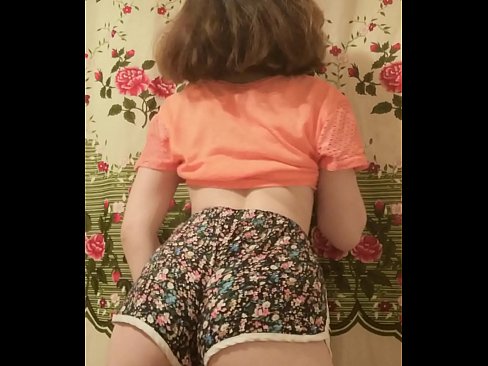 ❤️ Sexy junges Babe zieht ihre Shorts vor der Kamera aus ️❌ Just porn bei uns