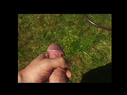 ❤️ Hot Hottie bekommt ihre rosa Pussy gefickt und spritzt in einem Sommergarten ab ️❌ Just porn bei uns